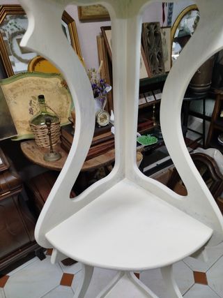 Estantería blanca esquinera