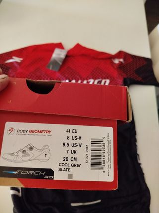 Maglietta e scarpe ciclismo 