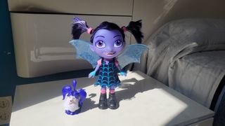 Muñeca Vampirina 30cm + Mascota