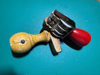 Sello y fechador Trodat con almohadillas de tinta