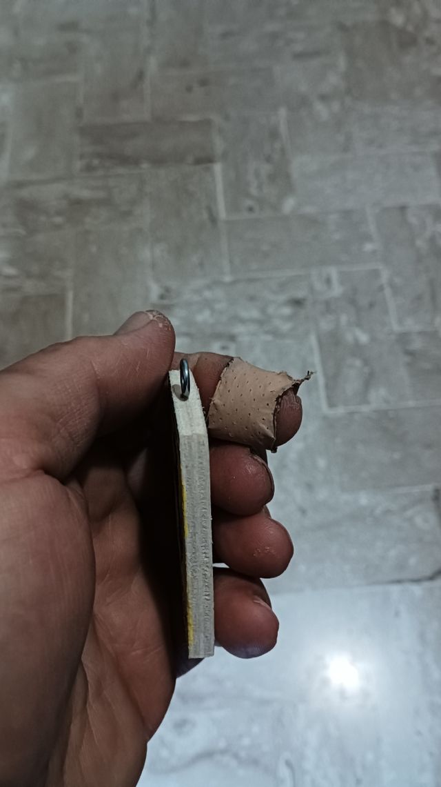 Portachiavi Ferrari in legno