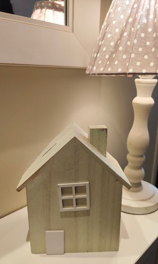 Hucha casa madera vintage