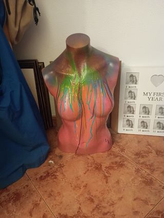 Maniquí de diseño  muy bien estado