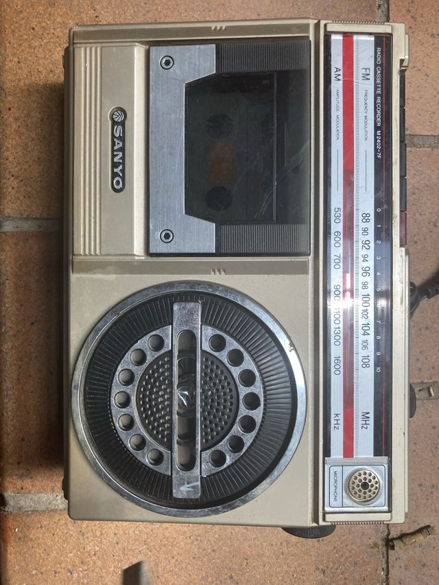 Radio Cassette Sanyo M2402-7F