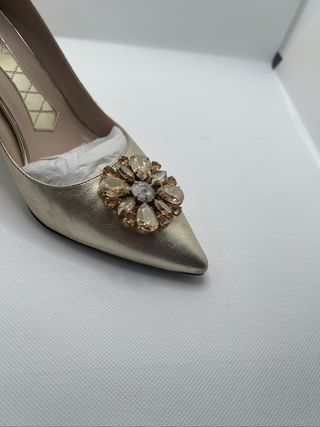 Zapatos joya Magrit dorados novia o invitada