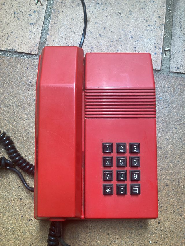 Teléfono Telefónica rojo antiguo