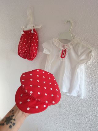 Traje bebé niña lunares rojos 24m