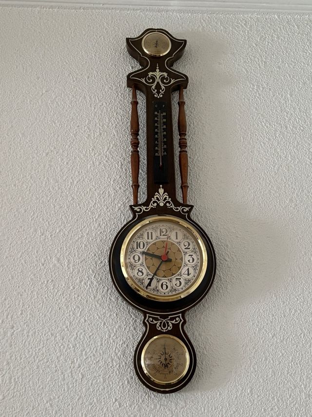 Reloj pared elegante