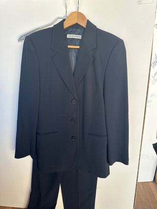 Traje Emporio Armani T38 Americana, T36 pantalón.