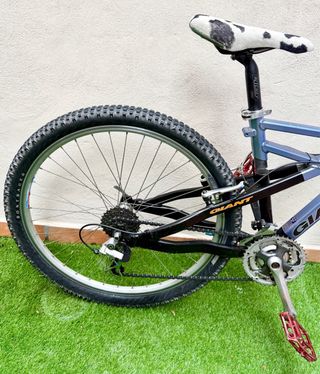 GIANT BOX THREE. Talla M/S. MÁS BICIS