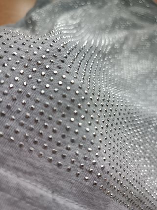 Top gris plata brillante