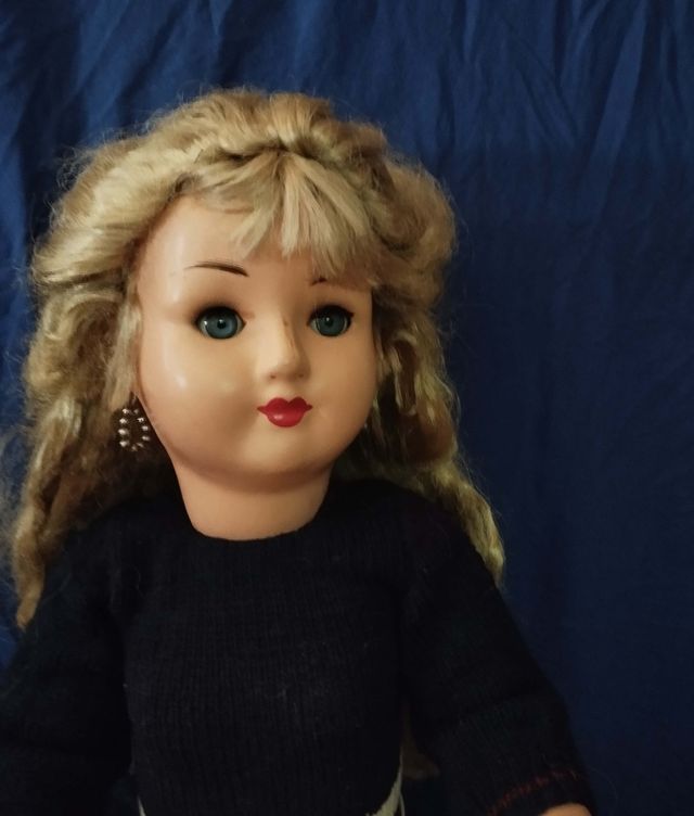 MUÑECA ANTIGUA CARTON PIEDRA GRANDE....