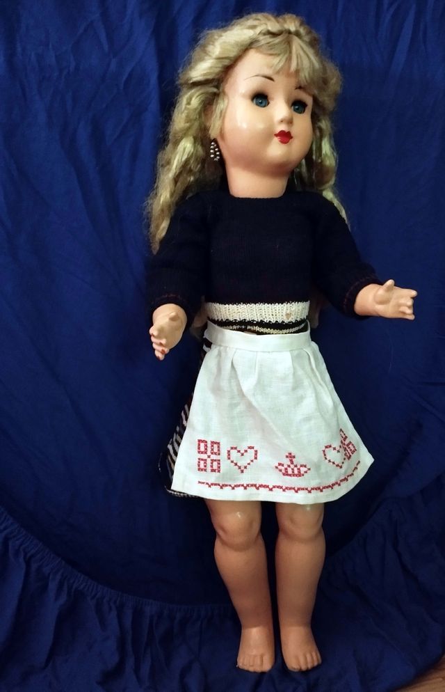 MUÑECA ANTIGUA CARTON PIEDRA GRANDE....