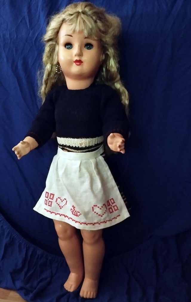 MUÑECA ANTIGUA CARTON PIEDRA GRANDE....