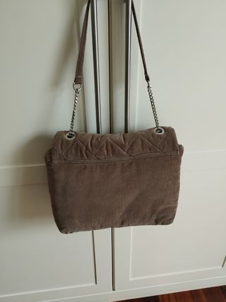 Bolso Zara marrón acolchado