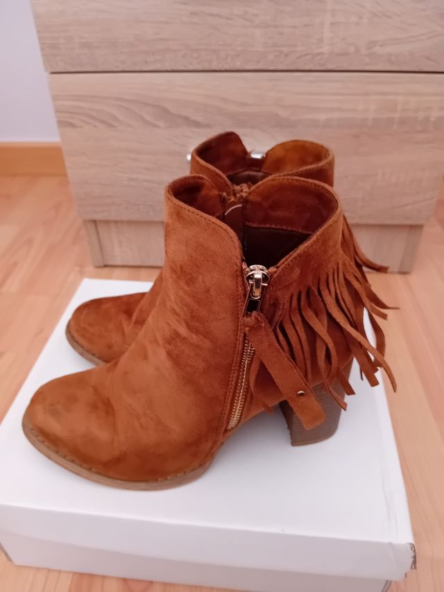 Botines Marrón con flecos