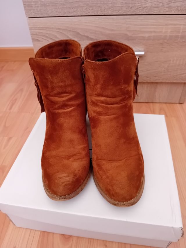 Botines Marrón con flecos