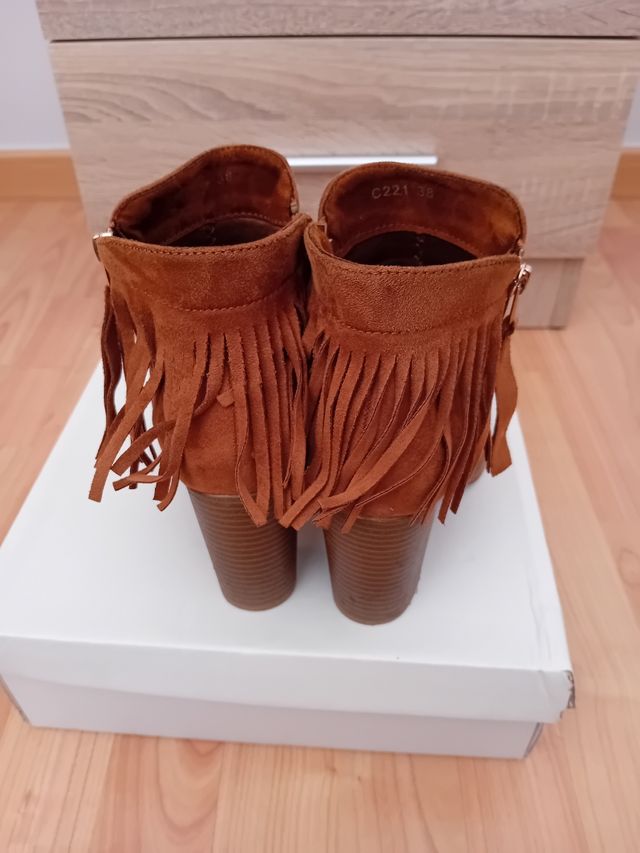 Botines Marrón con flecos