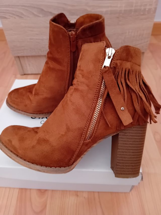 Botines Marrón con flecos