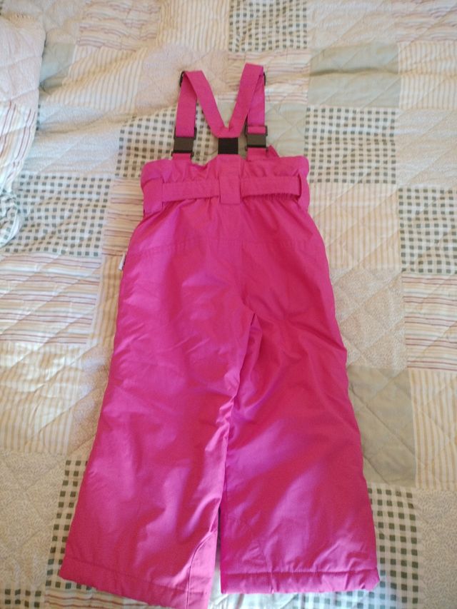 Peto de niña rosa para la  nieve  de 2 años.
