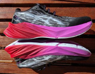 Asics Novablast 3, Número 41,5