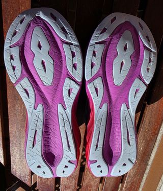 Asics Novablast 3, Número 41,5