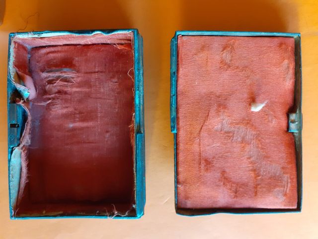 Caja antigua tallada