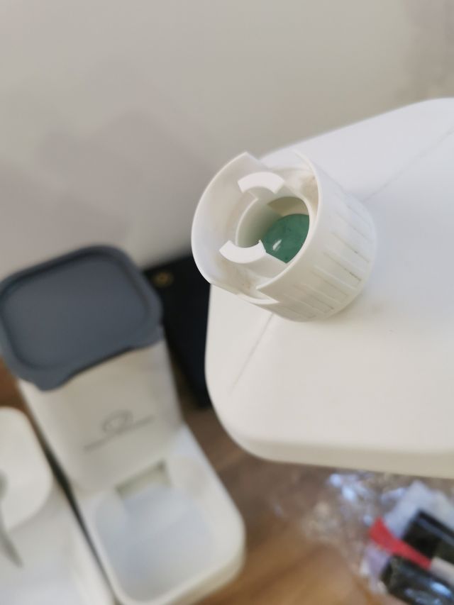 Comedero y bebedero para mascotas, por gravedad