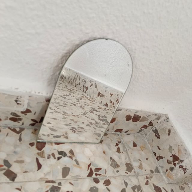 1€: Espejo pequeño