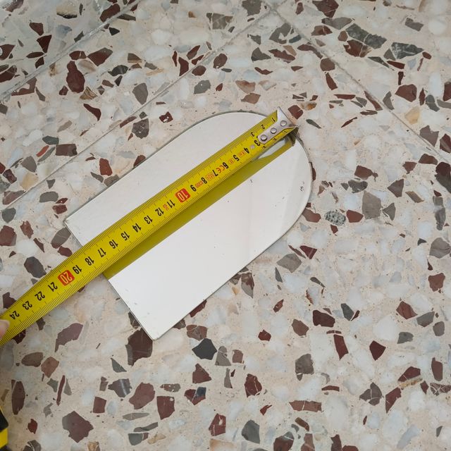 1€: Espejo pequeño