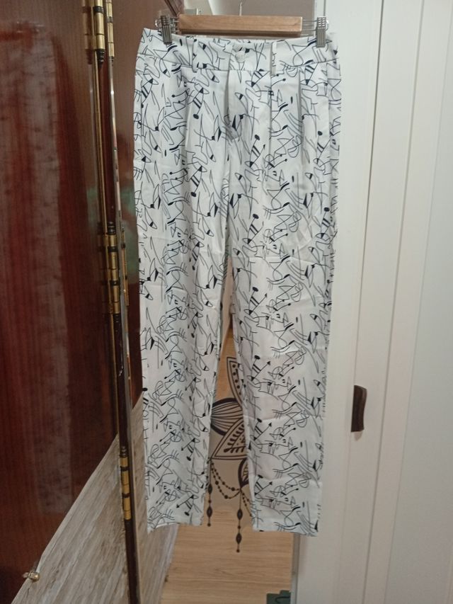 Traje chaqueta blanco y negro