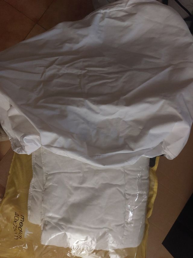 Minicuna blanca colecho evolutiva con textiles