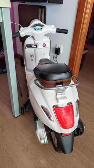 Bicicleta vespa piatgo electrica para niños
