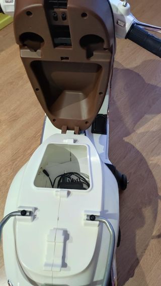 Bicicleta vespa piatgo electrica para niños