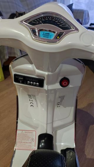 Bicicleta vespa piatgo electrica para niños