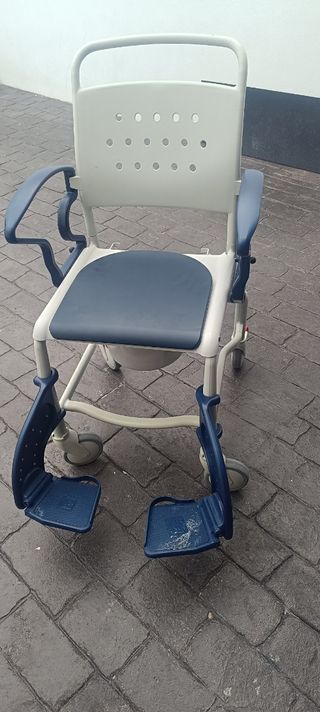 Silla de ducha con orinal