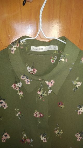 Camisa Bershka XS verde oliva