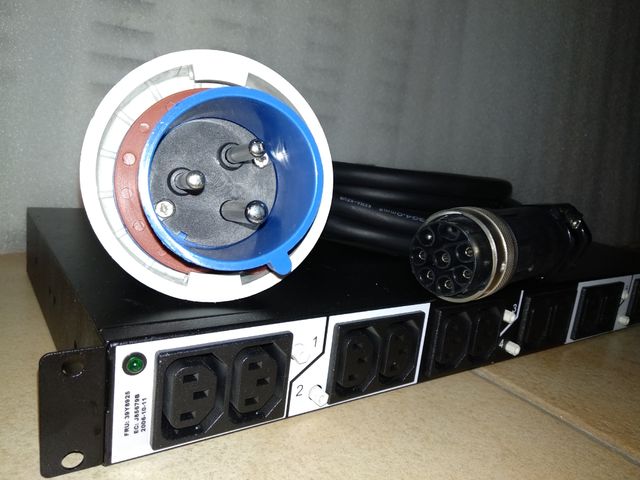 IBM PDU - Distribuidor / convertidor de energía 