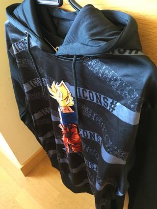 SUDADERA CON GORRO TOTALMENTE NUEVA-TALLA -L