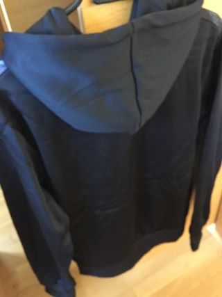 SUDADERA CON GORRO TOTALMENTE NUEVA-TALLA -L