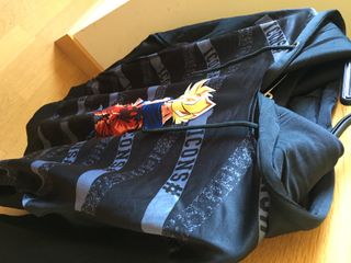 SUDADERA CON GORRO TOTALMENTE NUEVA-TALLA -L