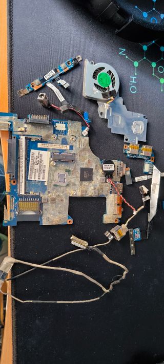 Placa base y componentes Toshiba NB500