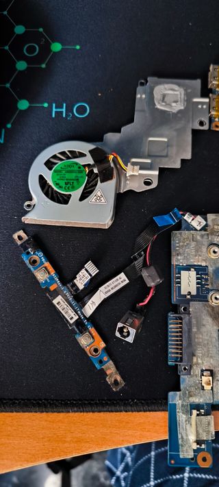 Placa base y componentes Toshiba NB500