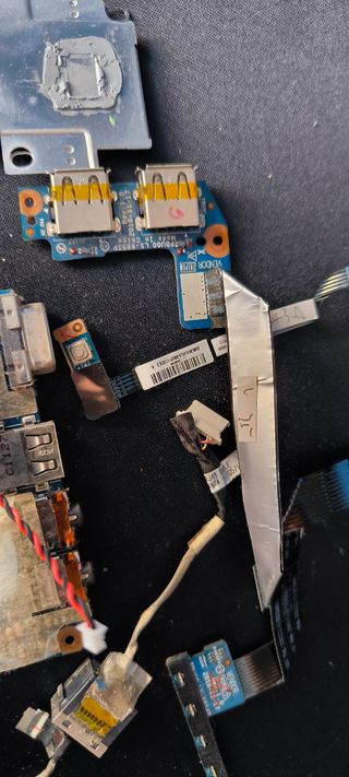 Placa base y componentes Toshiba NB500