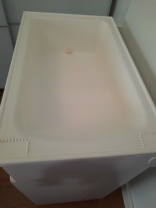 Nora de Prenatal, mueble bañera blanco.
