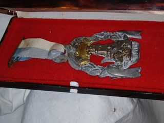 ESCUDO ALICANTE MERITO GRAN MEDALLA antigua