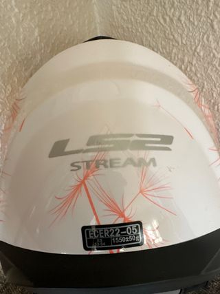 Estupendo casco chica moto