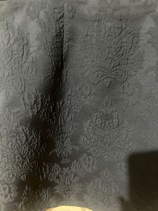 Falda azul marino con relieve