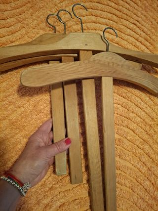 Perchas con palo antiguas