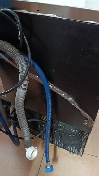Mueble cafetero y maquina de hielo